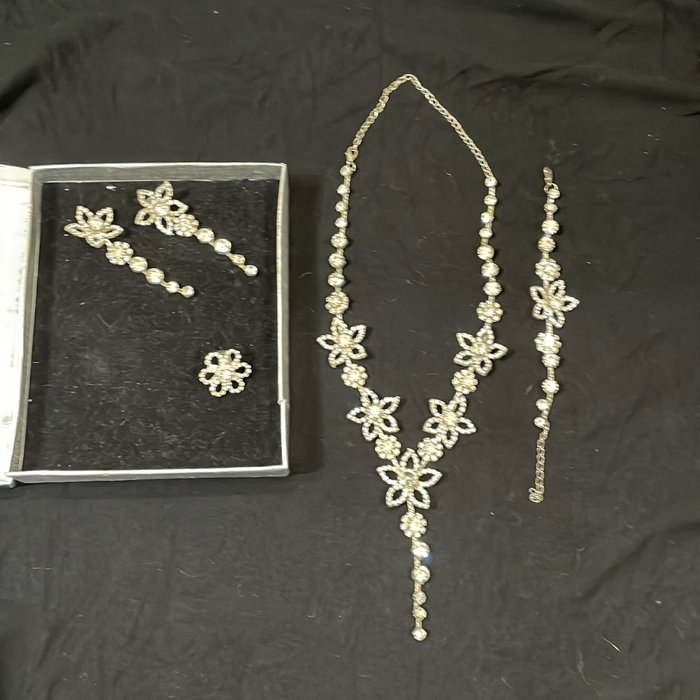 Gorgeous set with rhinestones in floral design.